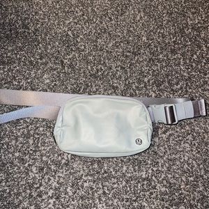 Lulu lemon belt bag